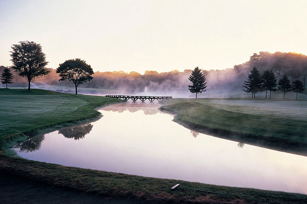 Hokkaido Classic â€” Water hazard and green