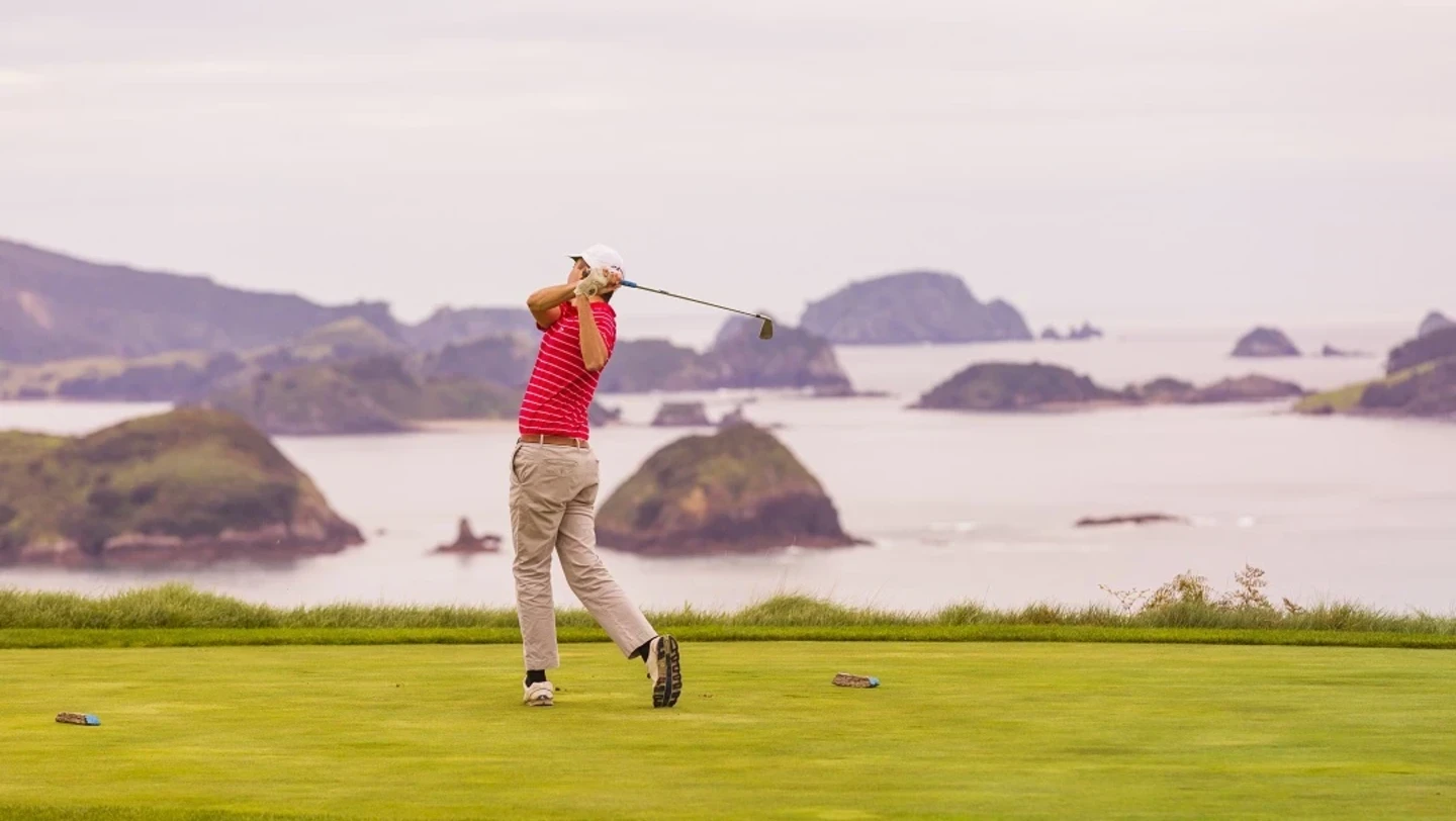 Kauri Cliffs clifftop hole