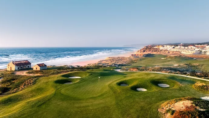 Praia D'El Rey — Pine forest hole