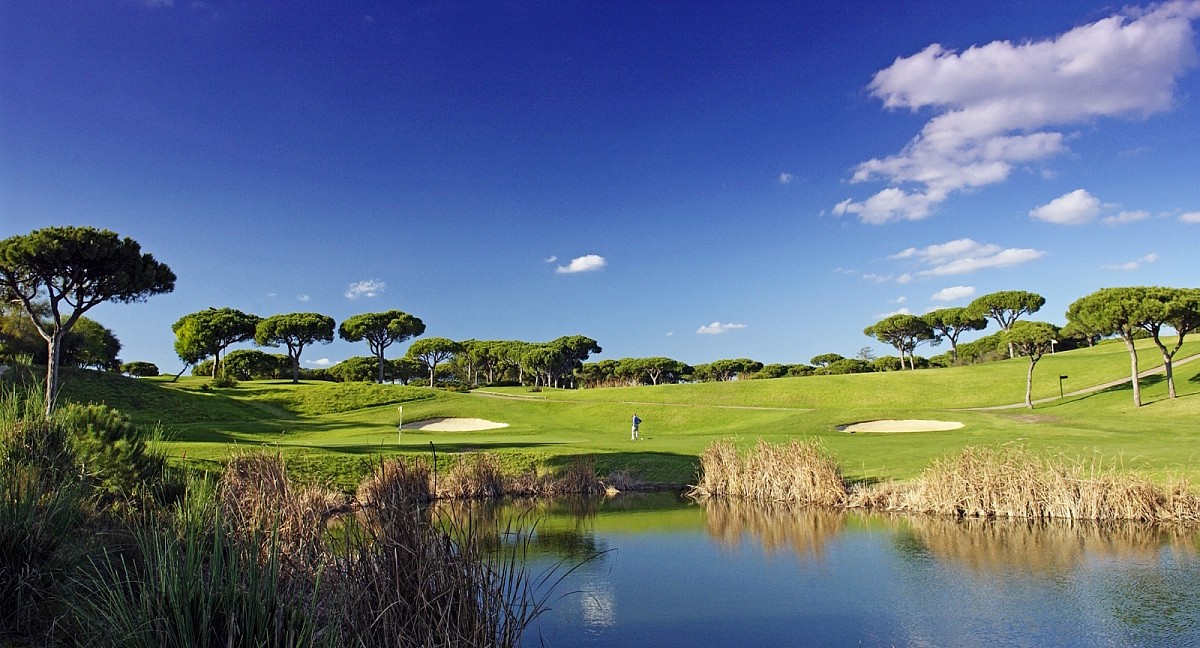 Vale do Lobo Royal — The 16th cliff-top tee