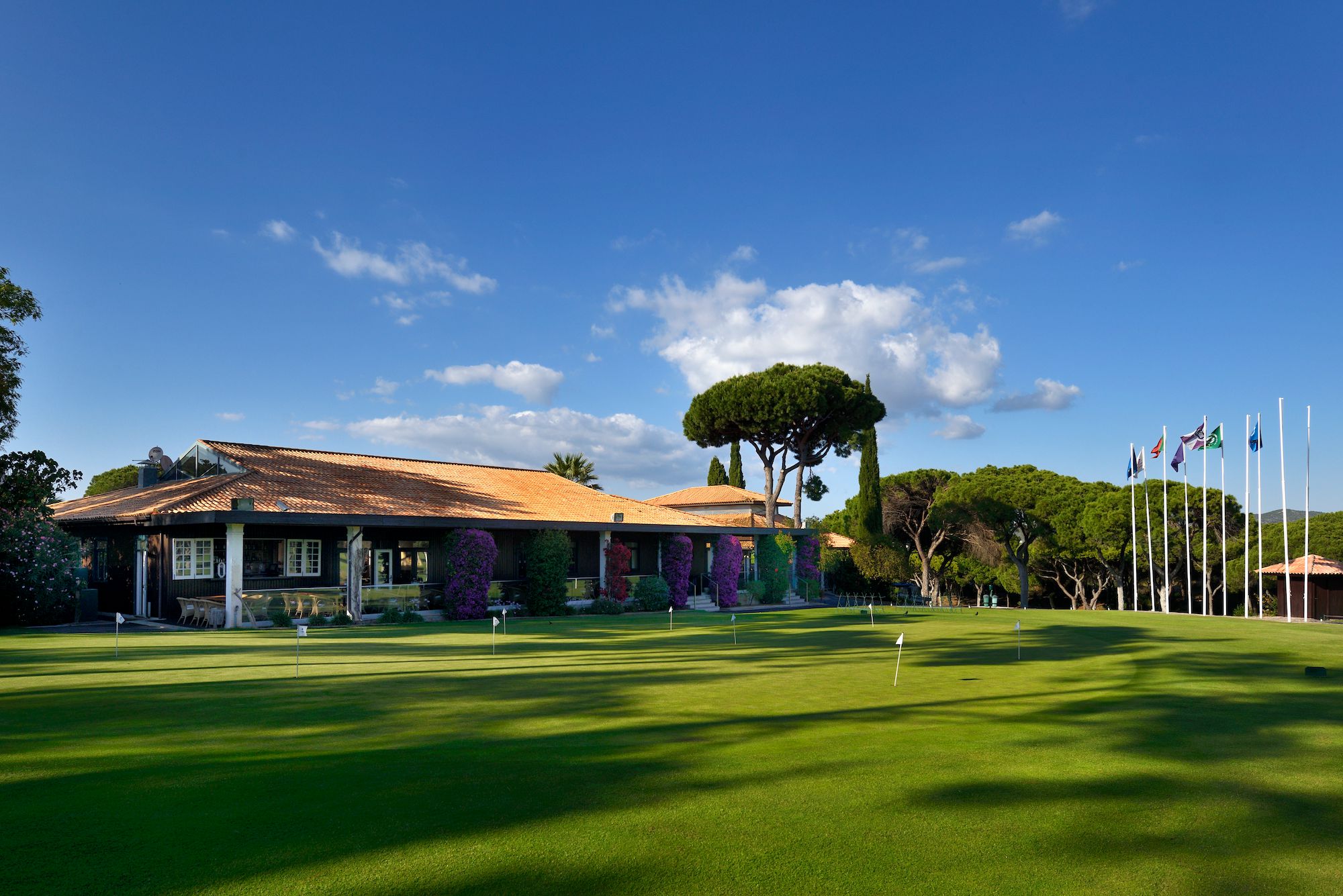 Vilamoura Old — Strategic green framing