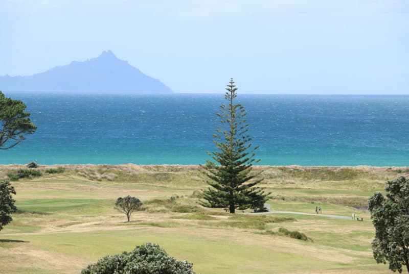 Waipu Golf Club and Hen and Chicken Islands